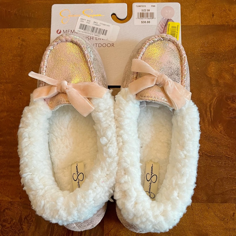 NWT Jessica Simpson, plush, indoor/outdoor, memory foam slippers